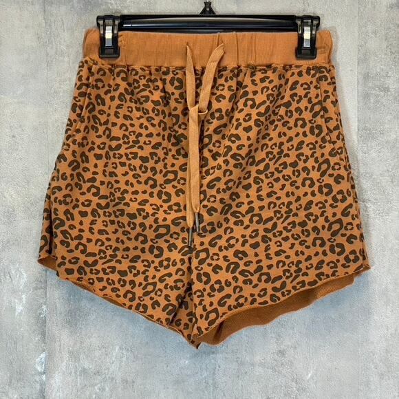 BLANKNYC Women's Adulting Leopard Printed Elastic Waistband Raw Hem Shorts SZ XS - Picture 1 of 8